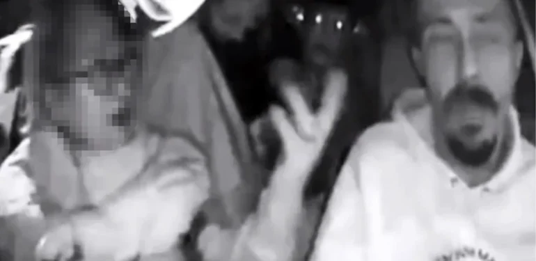 Taksi sürücüsüne “Senin gibileri geriden vursunlar” diyen bayan kendini bu türlü savundu: Ağzım küfür konusunda durmaz