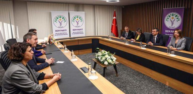 CHP’ye İstanbul’da DEM acı geldi! Masa kurulamadan dağıldı