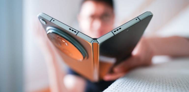 Huawei ve Samsung’u sevindiren haber: Çinli üreticiler katlanabilir telefon piyasasından çıkabilir