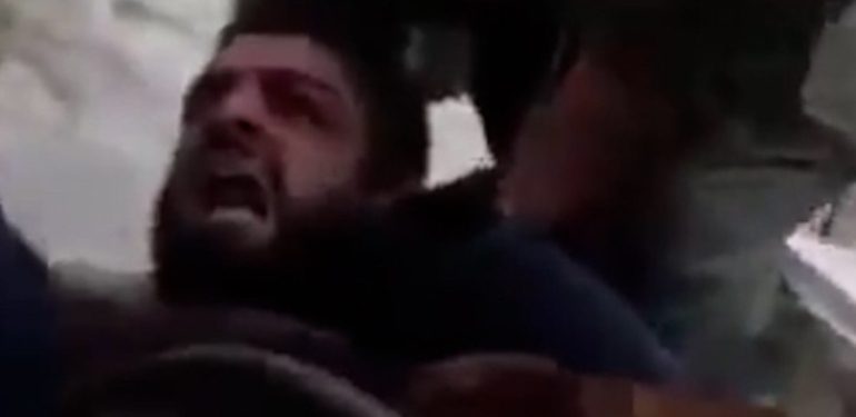 İsrail askeri saklanan Filistinli gencin üzerine köpek saldı