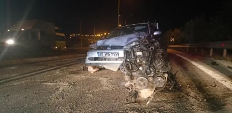 İzmit’te araba refüje çıkarak ağaca çarptı: 5 yaralı