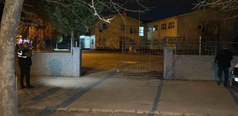 Kocaeli’de İlkokul Bahçesinde Veliye Bıçaklı Atak