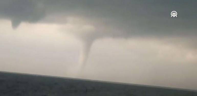 Mersin’de denizde hortum oluştu!