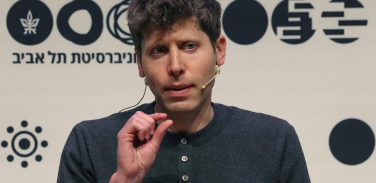 OpenAI CEO’sundan ikaz: Yapay zekayı denetleyen bir kuruluş olmalı!