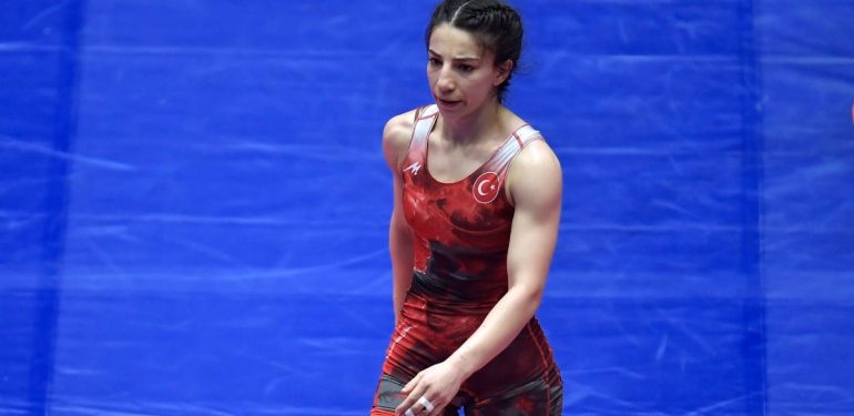 Ulusal güreşçi Meskenin Demirhan Yavuz, Avrupa ikincisi oldu