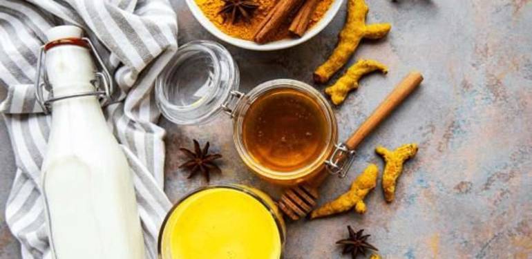 Yağ yakan altın süt nedir, kaç gün içilmeli? Zayıflatan altın süt tarifi!